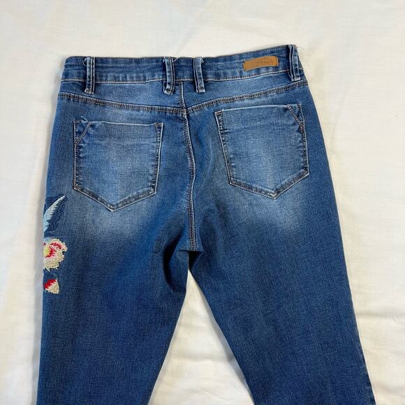 Royalty For Me Women's 6 Midrise Boho Embroidered Jeans Medium Wash - Picture 8 of 9